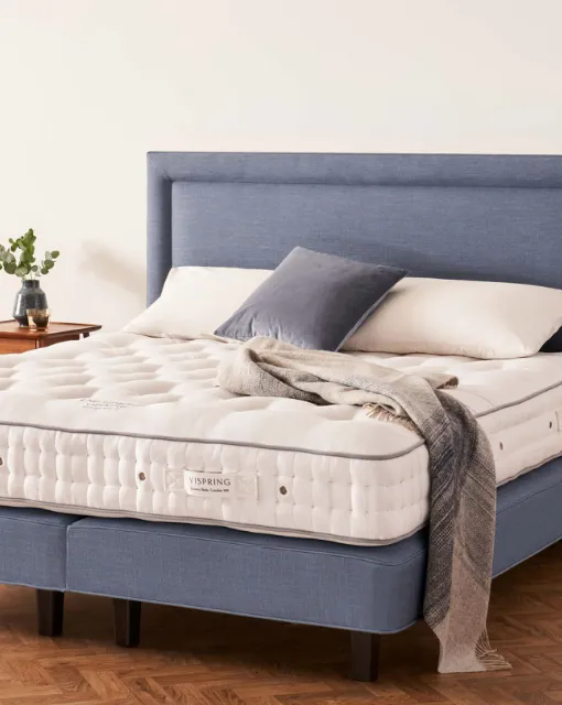 Letto con testiera Helios di Vispring