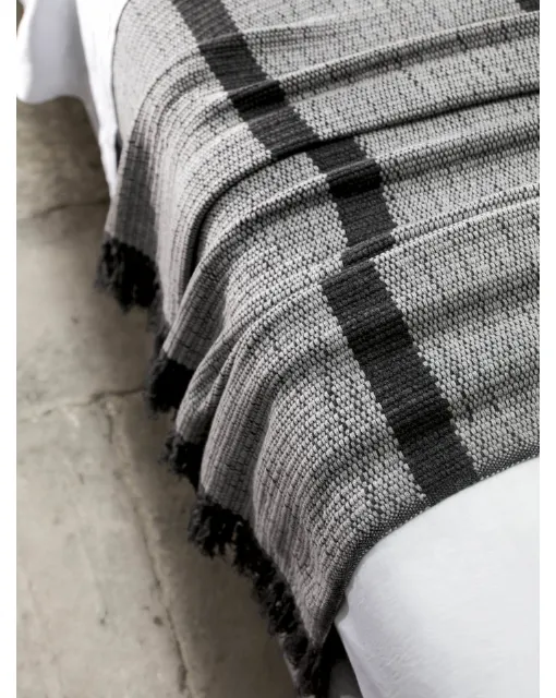 Coperta Simpliciano Grigio di Midsummer Milano