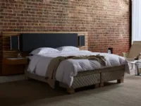 Letto con testiera Audio in tessuto imbottito e legno di Duxiana