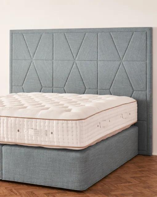 Letto con testiera Berkeley di Vispring