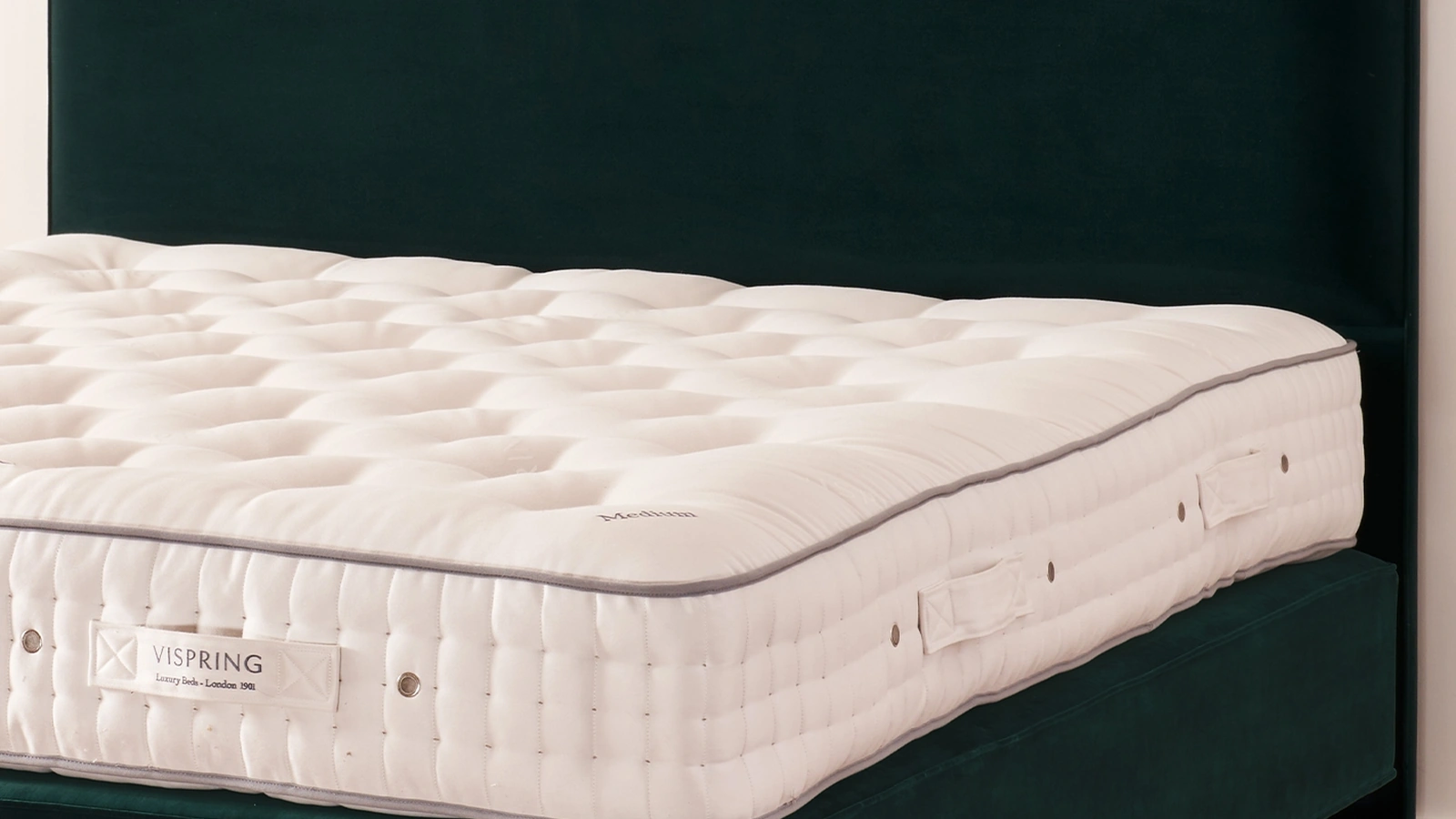 Letto con testiera sagomata Clabon di Vispring