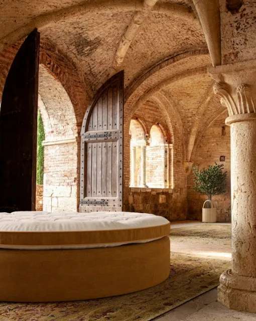 Letto Sommier Giotto Rotondo di Midsummer Milano