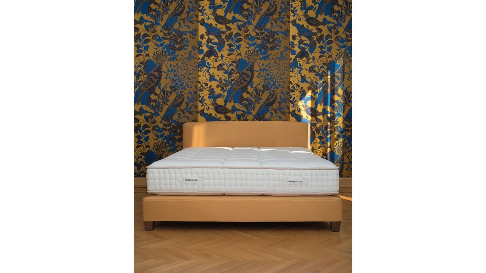Letto in tessuto con testiera Puro di Midsummer Milano