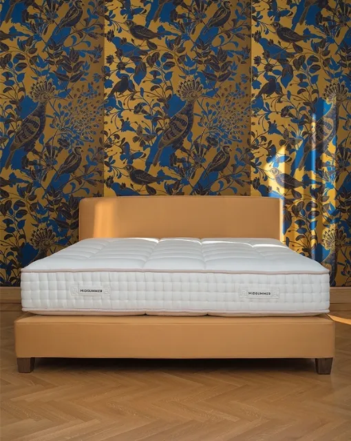 Letto in tessuto con testiera Puro di Midsummer Milano