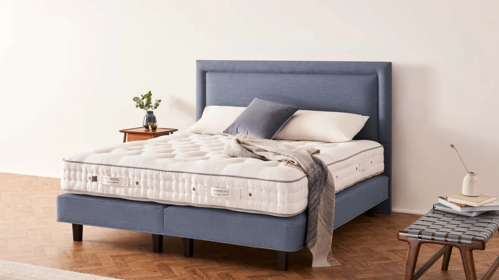 Letto con testiera Helios di Vispring