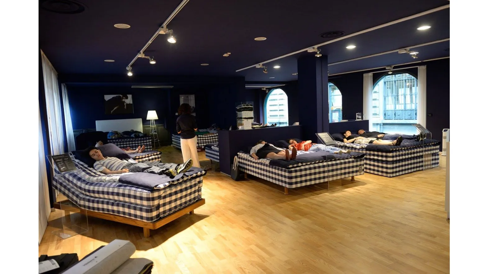 HASTENS STORE MILANO 2007